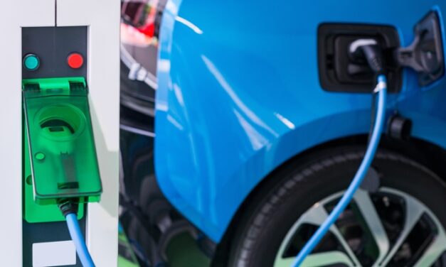 FLOTTE AZIENDALI: LA SFIDA DEI COSTI TRA AUTO ELETTRICHE E A BENZINA